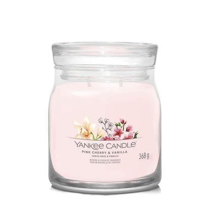Yankee Candle® Signature vidutinė žvakė – Pink Cherry & Vanilla