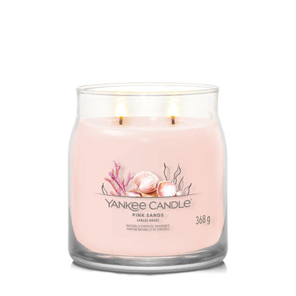 Yankee Candle® Signature vidutinė žvakė – Pink Sands™