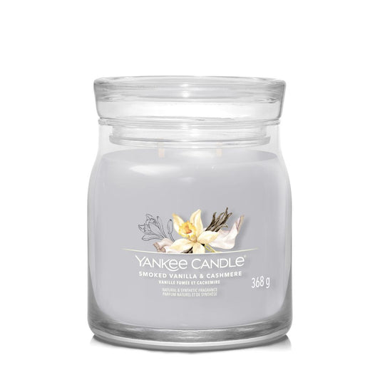 Yankee Candle® Signature vidutinė žvakė – Smoked Vanilla & Cashmere