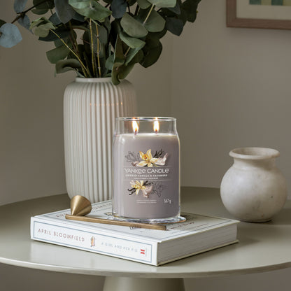 Yankee Candle® Signature didelė žvakė – Smoked Vanilla & Cashmere
