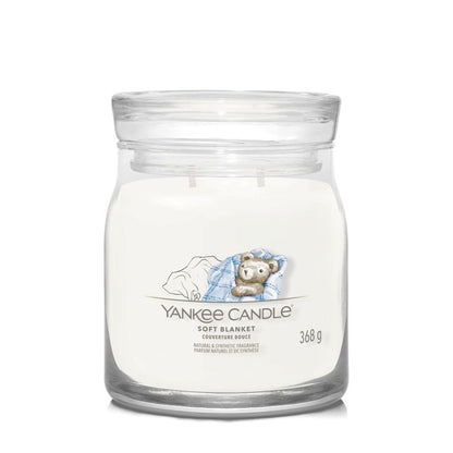 Yankee Candle® Signature vidutinė žvakė – Soft Blanket™