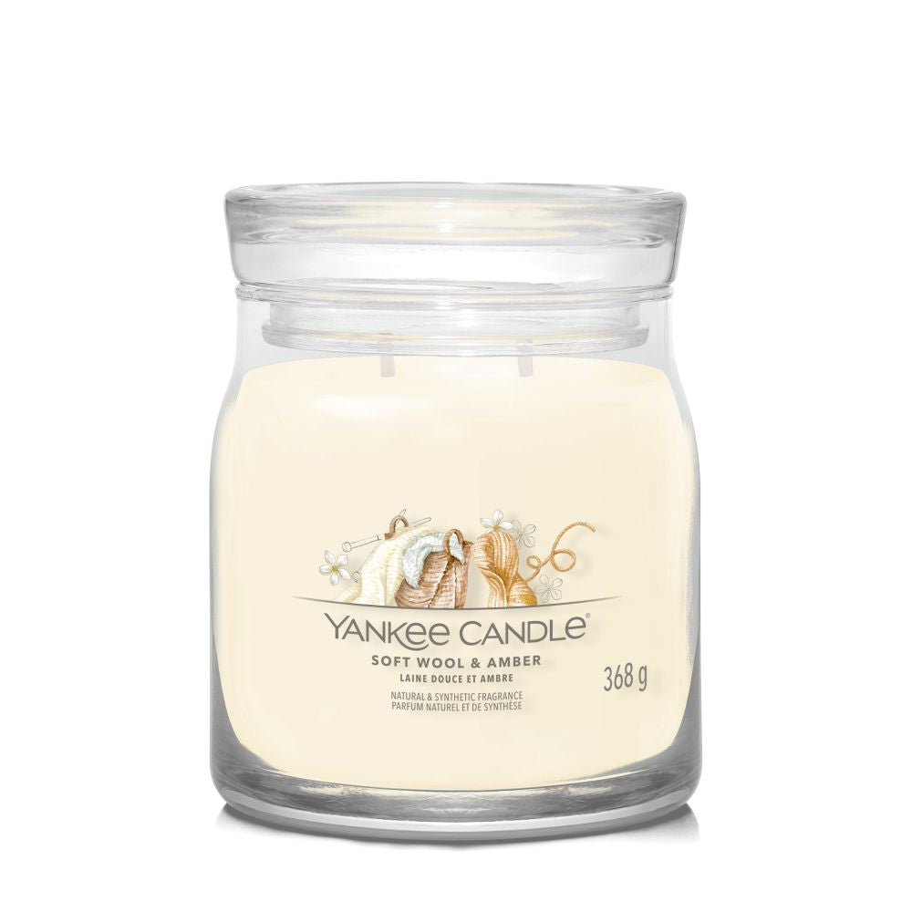 Yankee Candle® Signature vidutinė žvakė – Soft Wool & Amber