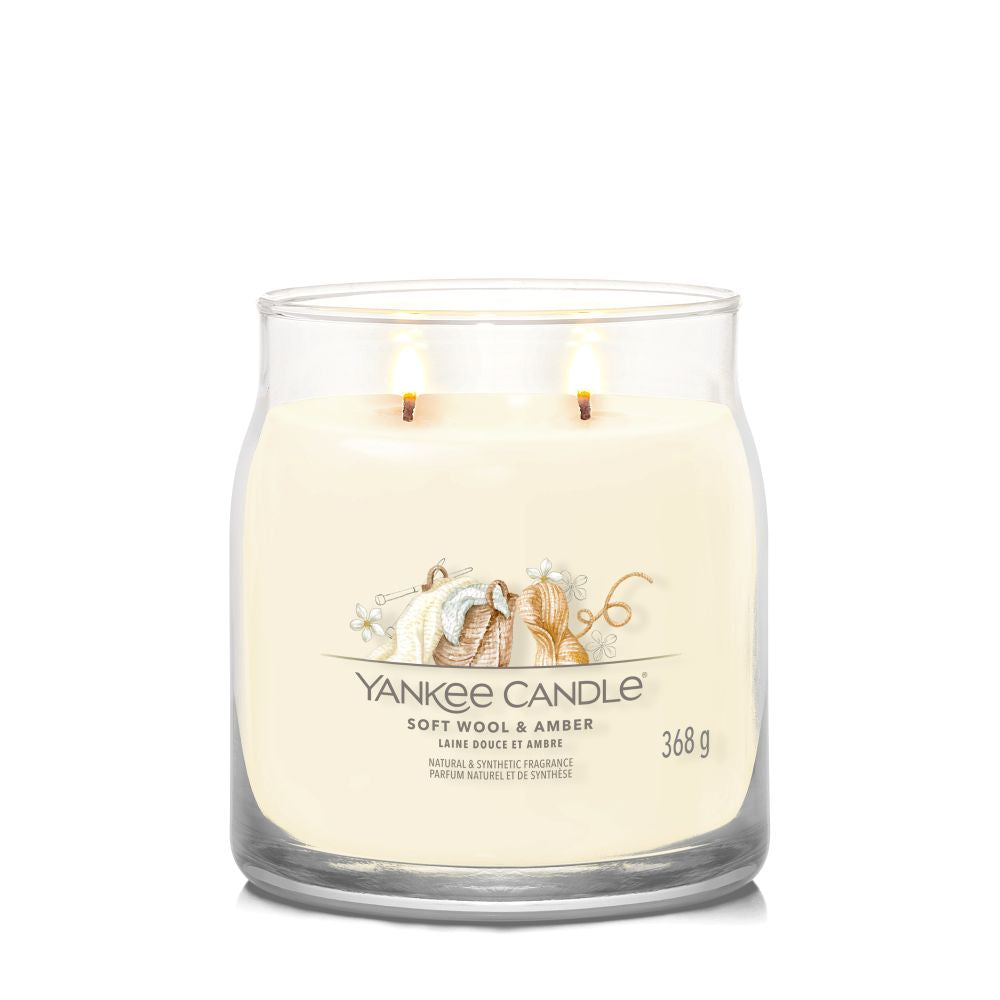 Yankee Candle® Signature vidutinė žvakė – Soft Wool & Amber