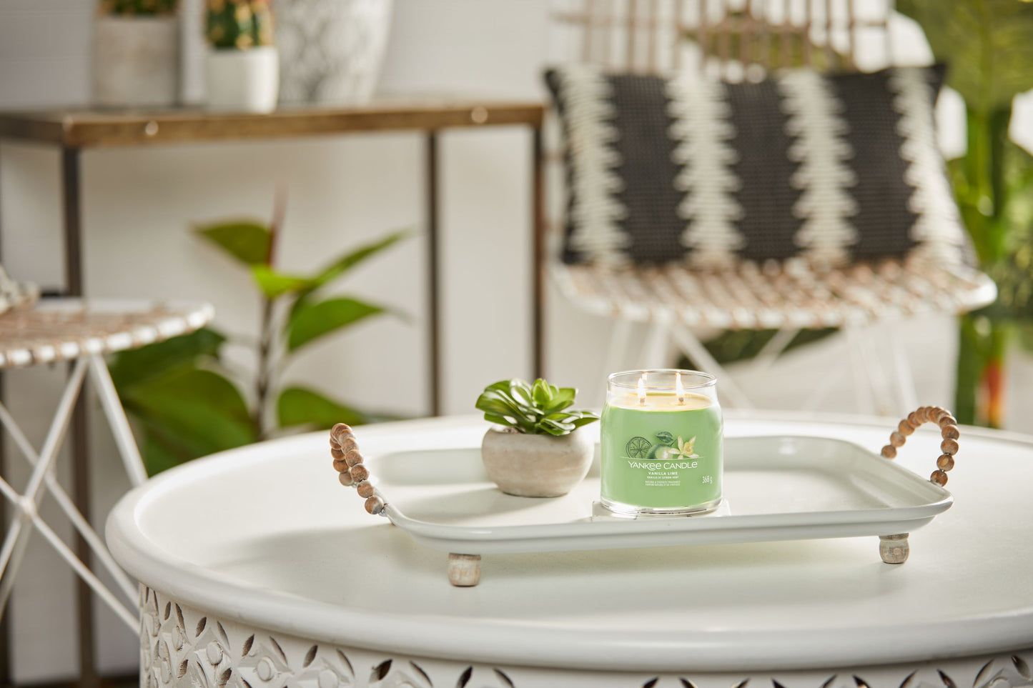 Yankee Candle® Signature vidutinė žvakė – Vanilla Lime