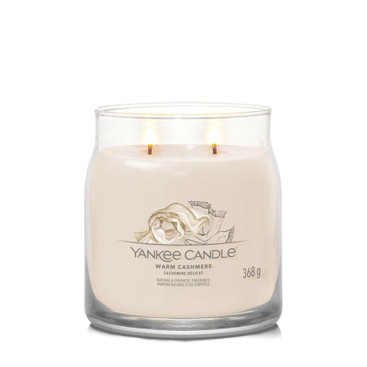 Yankee Candle® Signature vidutinė žvakė – Warm Cashmere