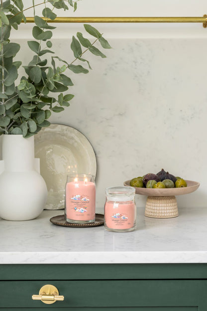 Yankee Candle® Signature vidutinė žvakė – Watercolour Skies