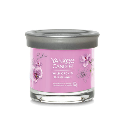 Yankee Candle Signature kolekcijos maža stiklinė žvakė – Wild Orchid