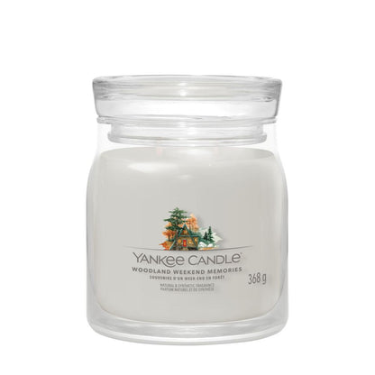 Yankee Candle® Signature vidutinė žvakė – Woodland Weekend Memories