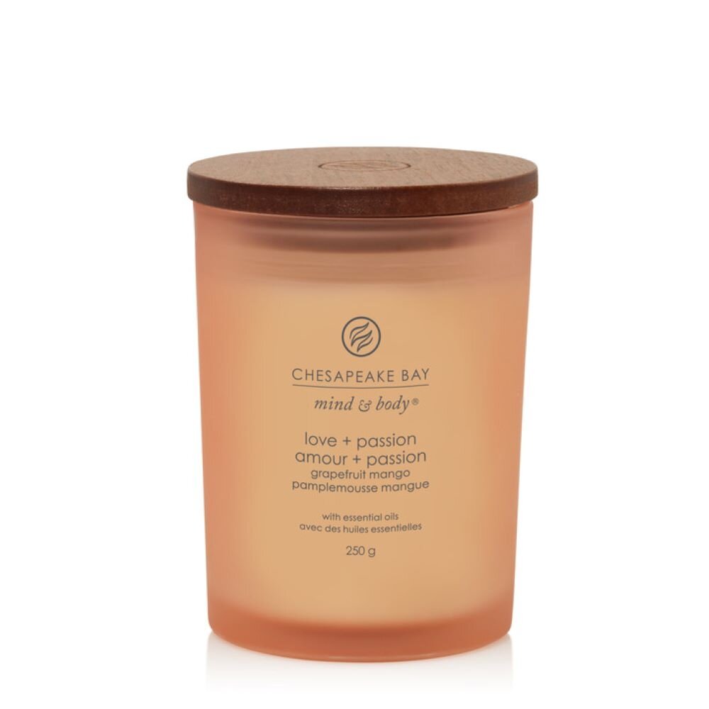 Chesapeake Bay Candle vidutinė žvakė – Love & Passion (Grapefruit Mango)