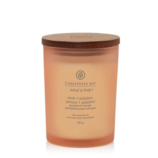 Chesapeake Bay Candle vidutinė žvakė – Love & Passion (Grapefruit Mango)