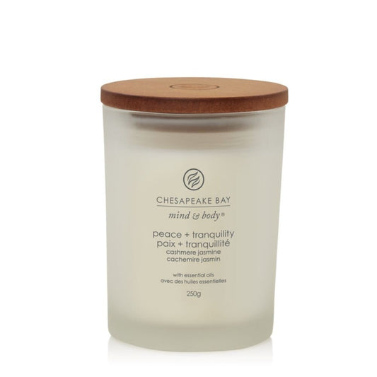 Chesapeake Bay Candle vidutinė žvakė – Peace & Tranquility (Cashmere Jasmine)