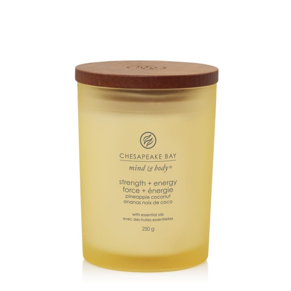 Chesapeake Bay Candle vidutinė žvakė – Strength & Energy (Pineapple Coconut)