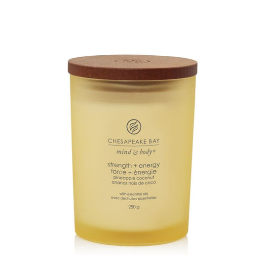 Chesapeake Bay Candle vidutinė žvakė – Strength & Energy (Pineapple Coconut)